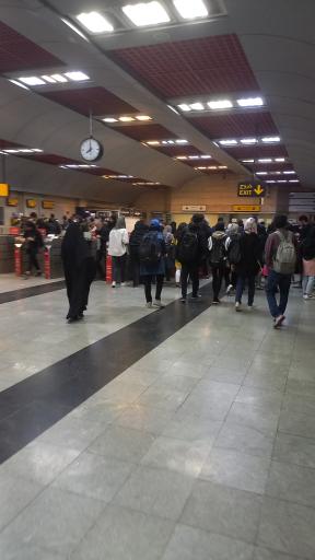 عکس ورودی مترو ایستگاه فرهنگسرا