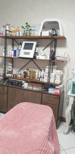 عکس کلینیک زیبایی پوست و مو دلین