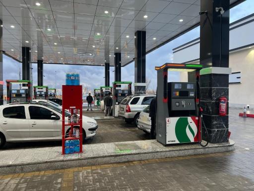 عکس پمپ بنزین پتروپارک