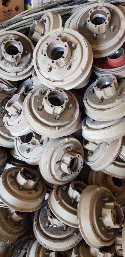 عکس فروشگاه قطعات جیپ کاام