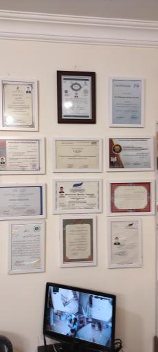 عکس دکتر مهدیار سعیدیان پوست مو و زیبایی