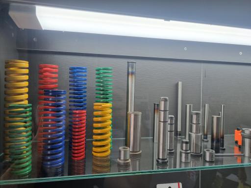 عکس فروشگاه ابزار تراش و پیچ و مهره منصوربخت