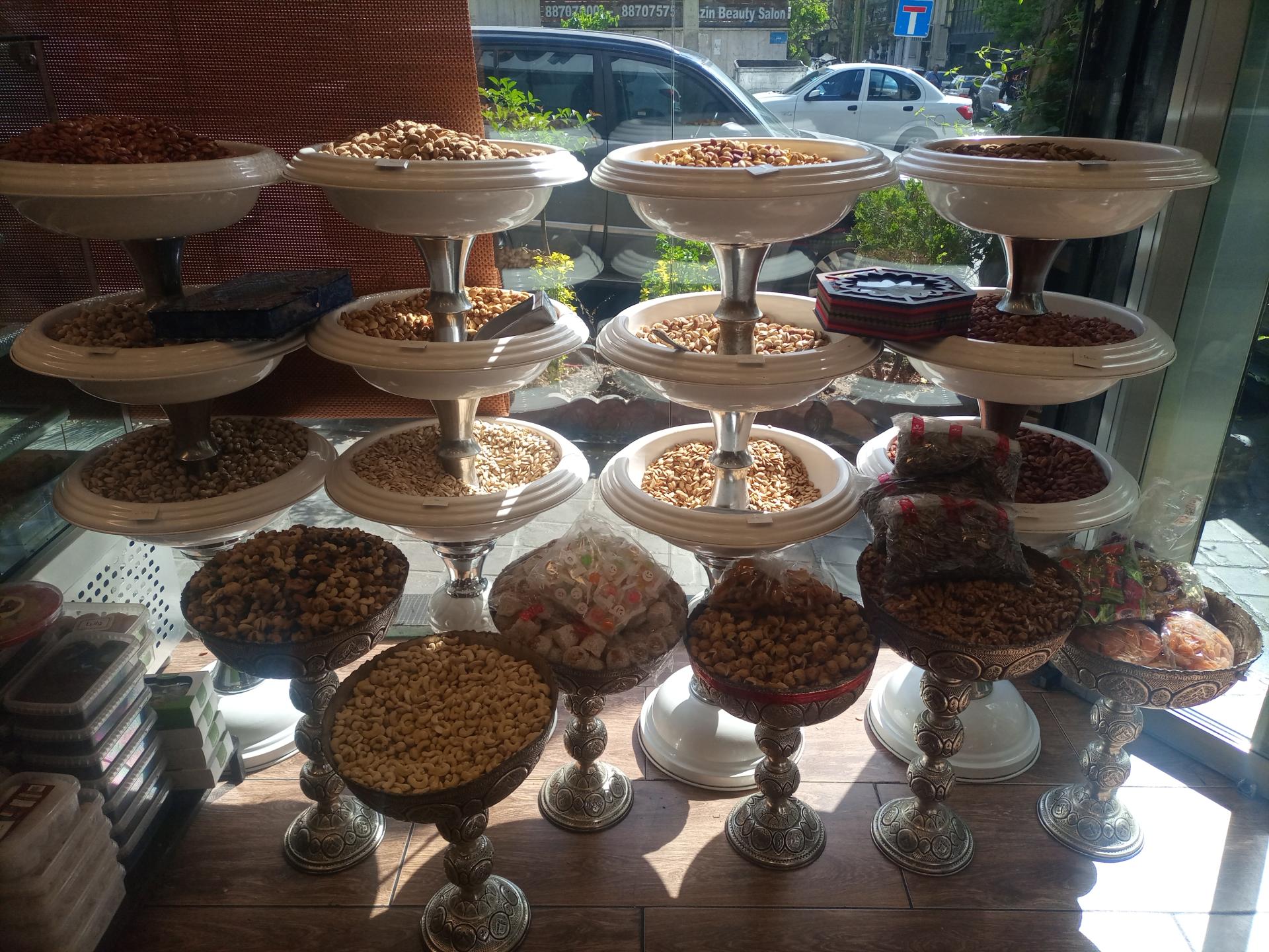 عکس شیرینی وانیا یوسف آباد