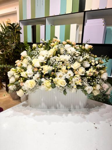 عکس فروشگاه گل‌ و گیاه نارون