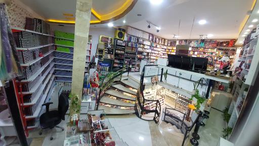 عکس پخش لوازم آرایشی برند