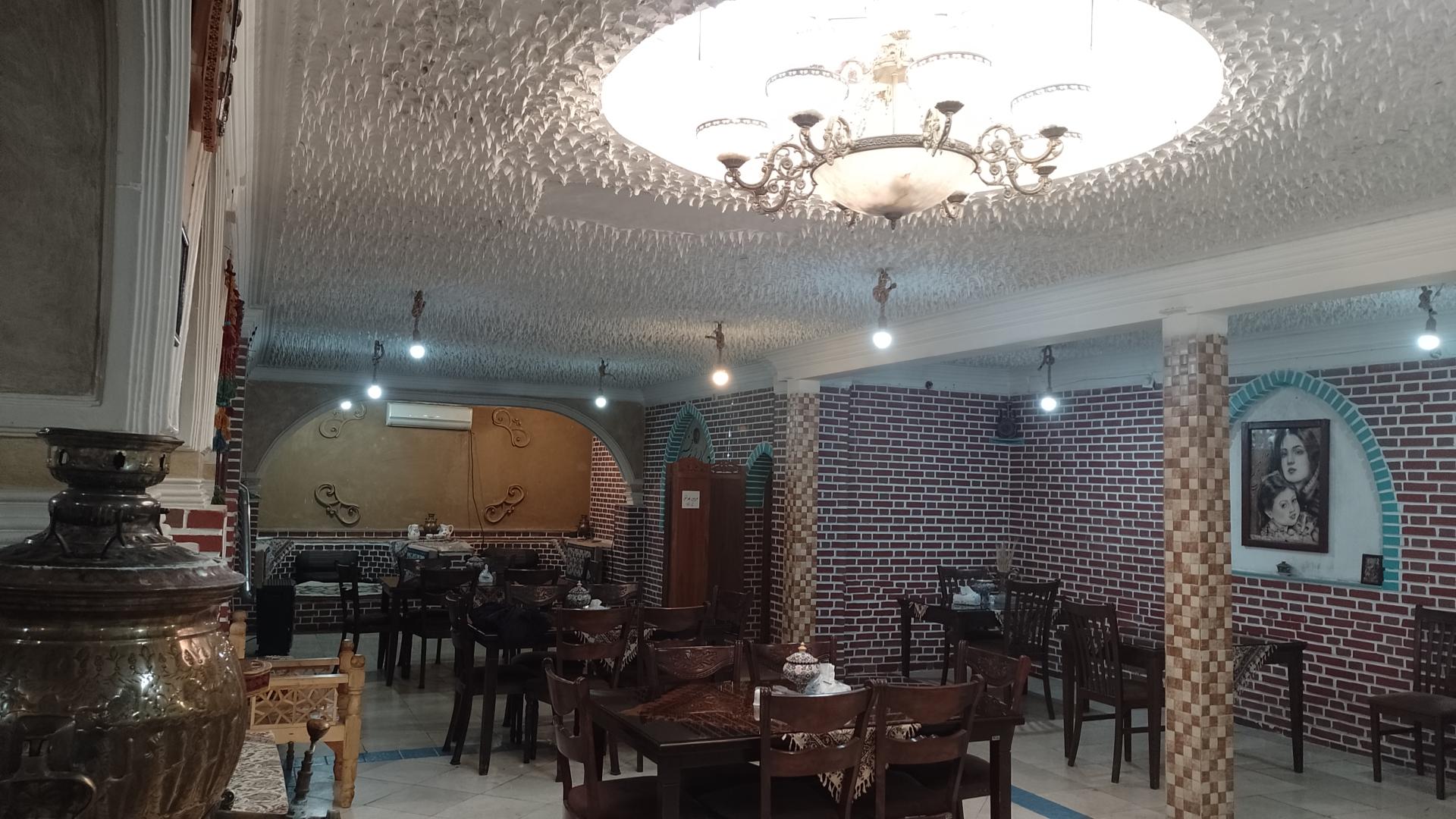 عکس رستوران سنتی عقاب طلایی