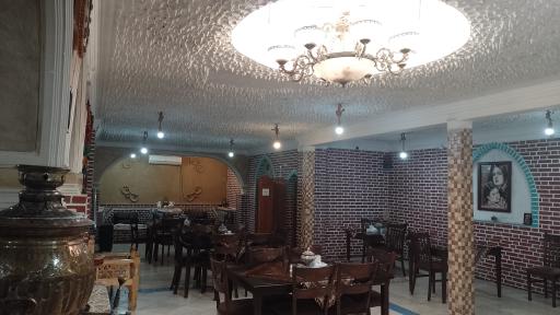 عکس رستوران سنتی عقاب طلایی