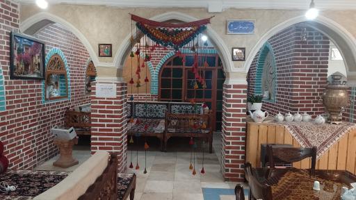 عکس رستوران سنتی عقاب طلایی