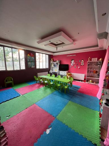 کودکستان و خانه بازی صددانه یاقوت