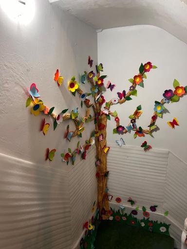 کودکستان و خانه بازی صددانه یاقوت