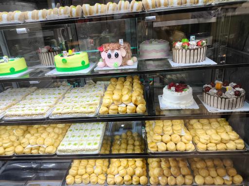 عکس نان  و شیرینی حسنا