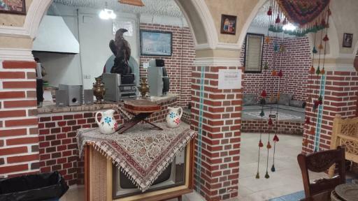 عکس رستوران سنتی عقاب طلایی