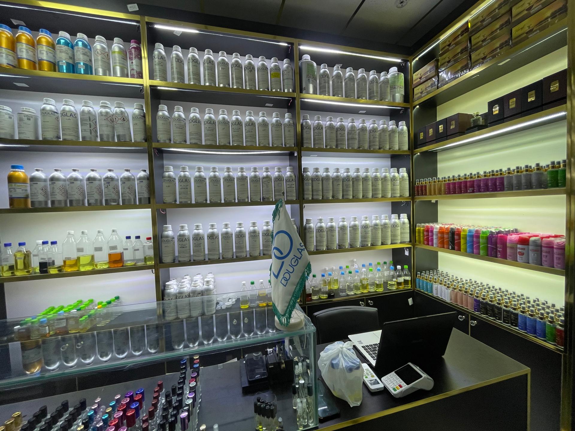 عکس عطر فلورا داگلاس