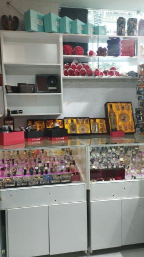 عکس پخش لوازم آرایشی برند