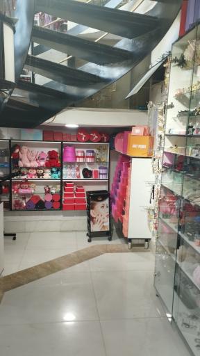 عکس پخش لوازم آرایشی برند