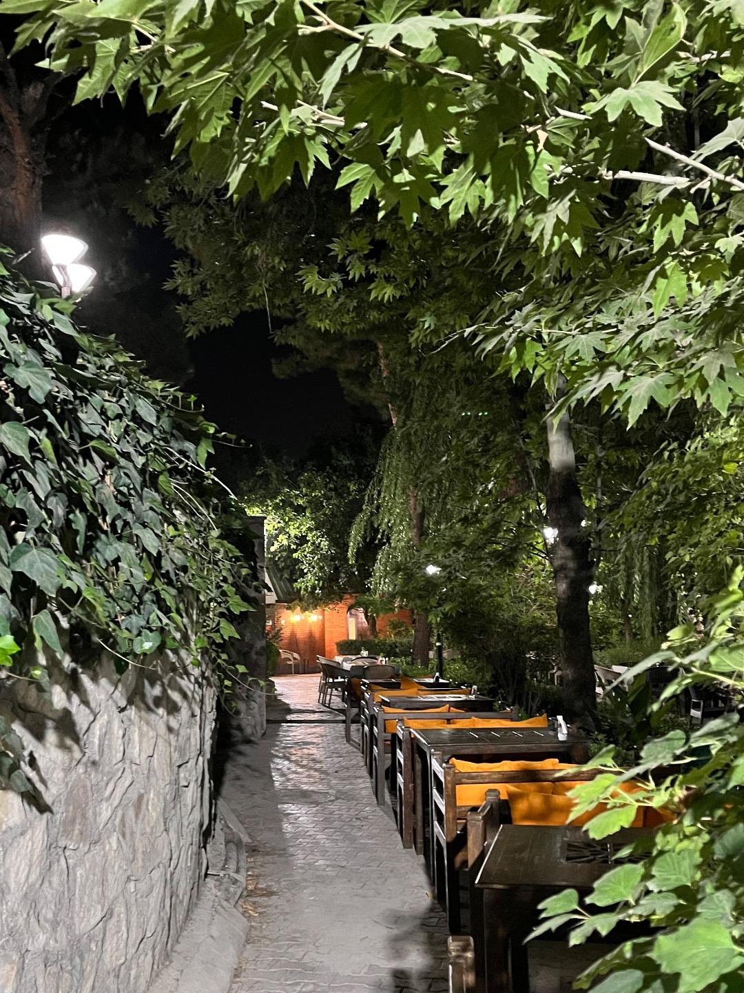 عکس کافه سنتی حیات