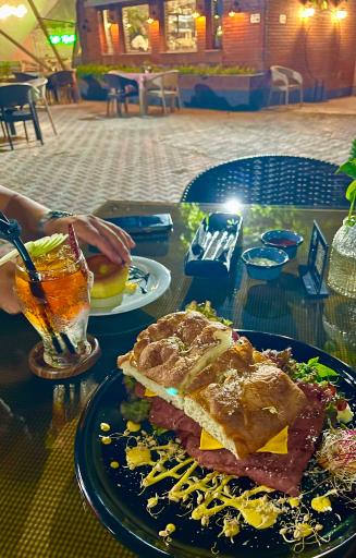 عکس کافه سنتی حیات