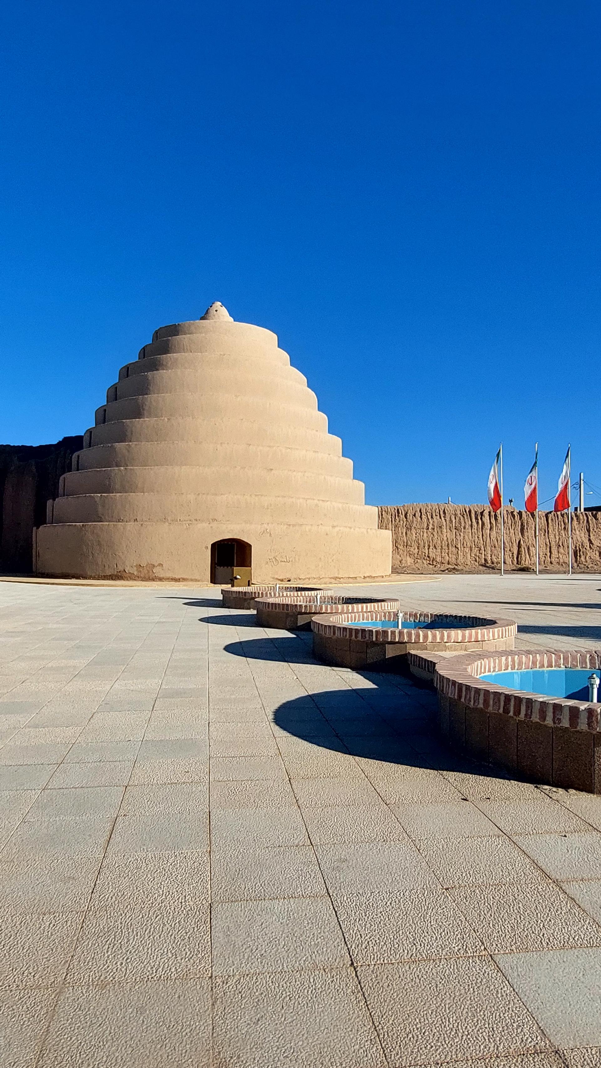 عکس یخدان تاریخی انار