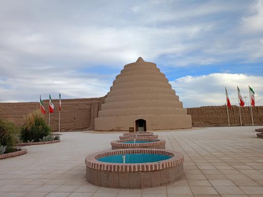 عکس یخدان تاریخی انار