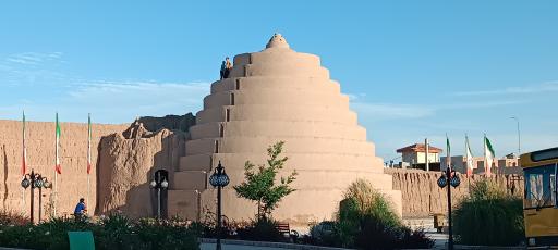 عکس یخدان تاریخی انار