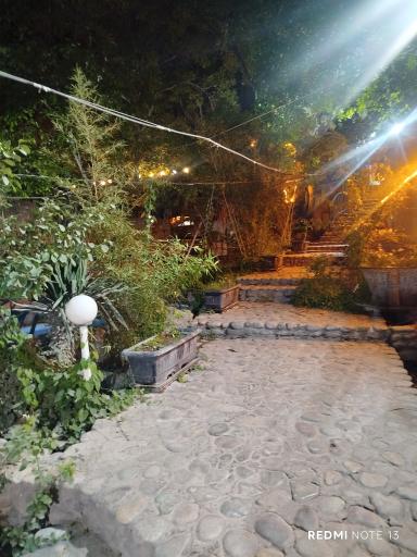 عکس باغ رستوران نگین