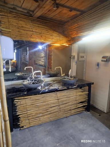 عکس باغ رستوران نگین