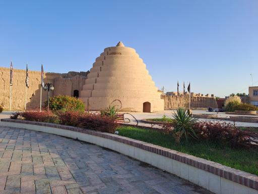 عکس یخدان تاریخی انار