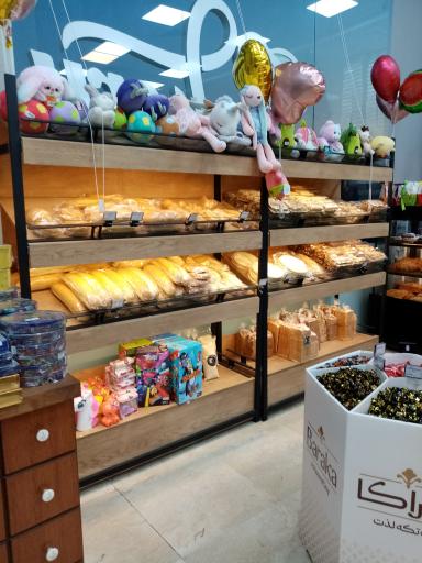 عکس نان و شیرینی تازه به تازه