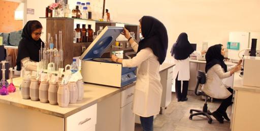 عکس آزمایشگاه گیاه شناسی ناب دکتر هما عزیزی