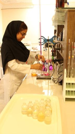 عکس آزمایشگاه گیاه شناسی ناب دکتر هما عزیزی