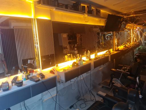 عکس آرایشگاه مردانه پل