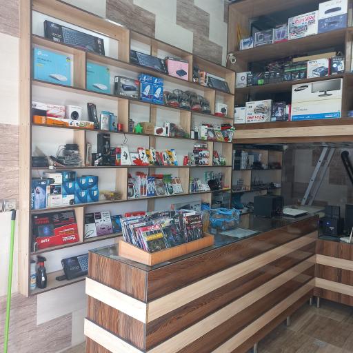 عکس خدمات کامپیوتری شاپرک کاشمر