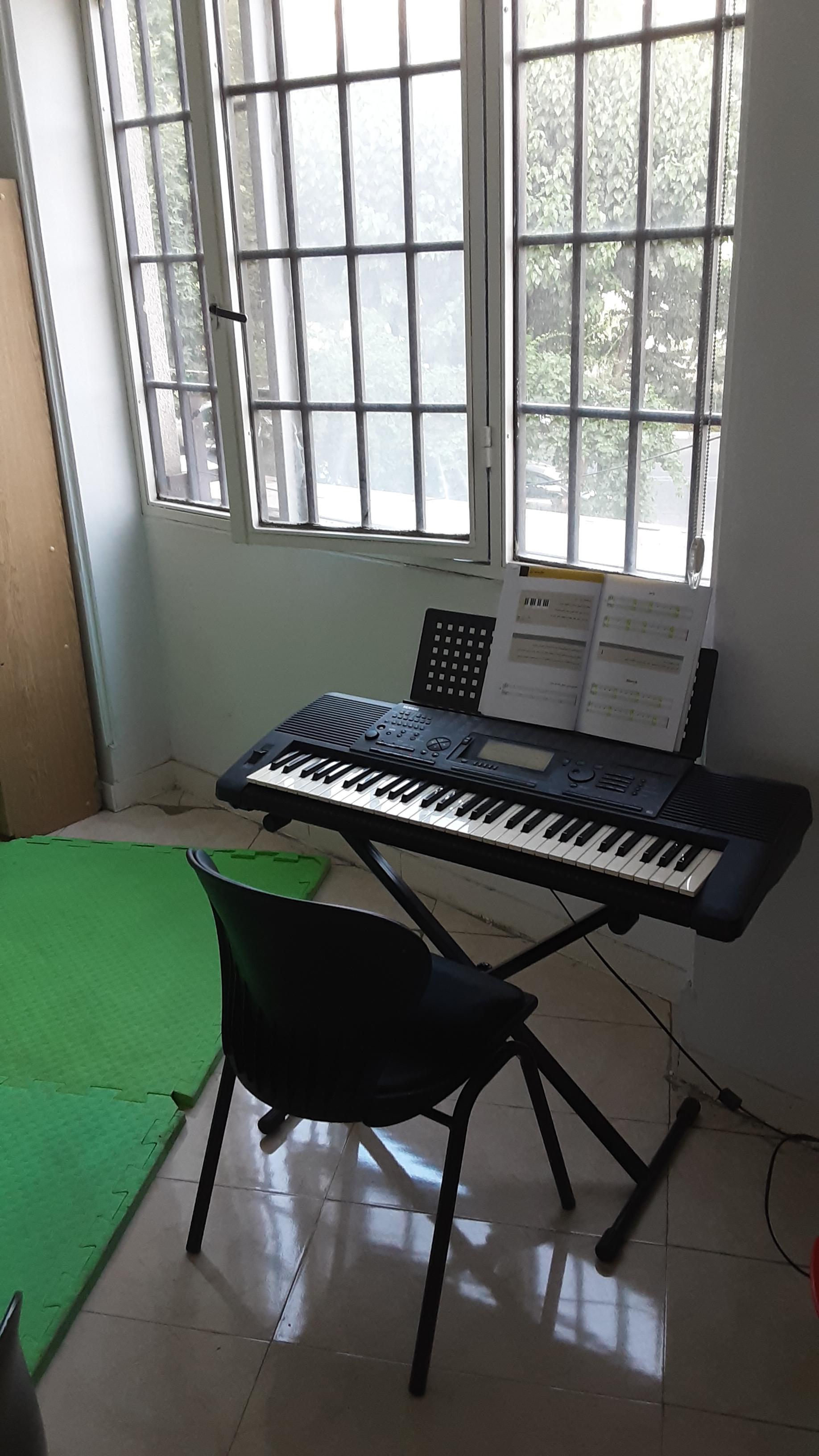 عکس گفتاردرمانی و کاردرمانی پرورش نوین