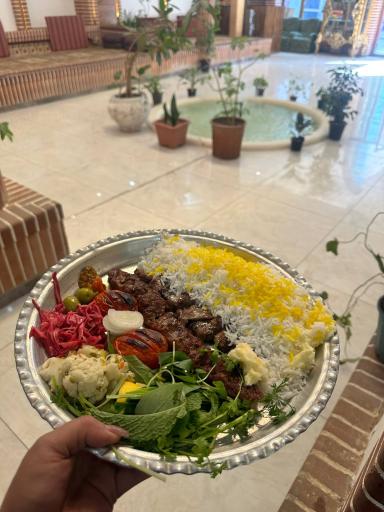 عکس رستوران سنتی تخت طاووس