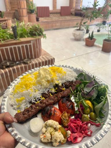 عکس رستوران سنتی تخت طاووس