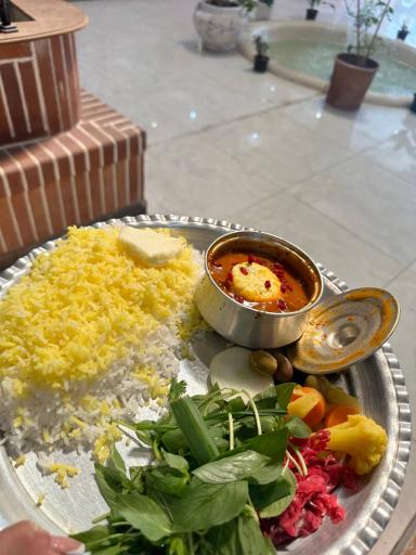 عکس رستوران سنتی تخت طاووس