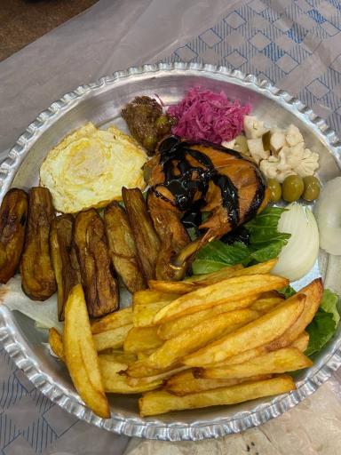 عکس رستوران سنتی تخت طاووس