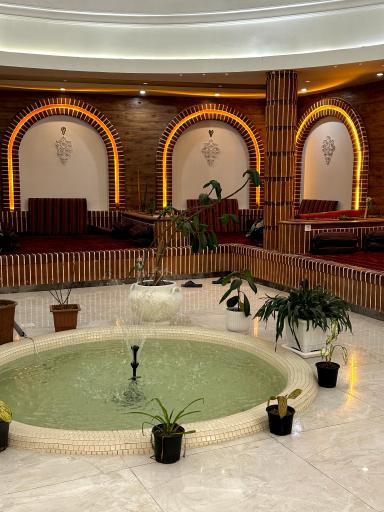 عکس رستوران سنتی تخت طاووس