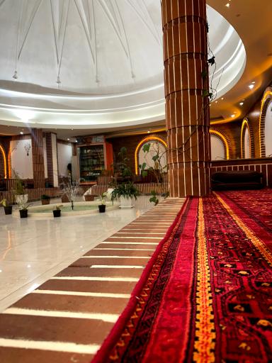 عکس رستوران سنتی تخت طاووس