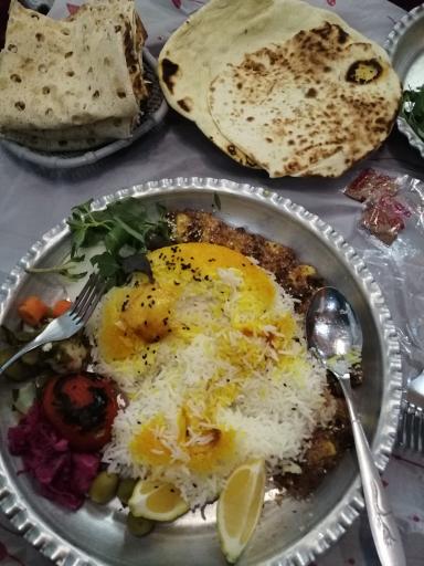 عکس رستوران سنتی تخت طاووس