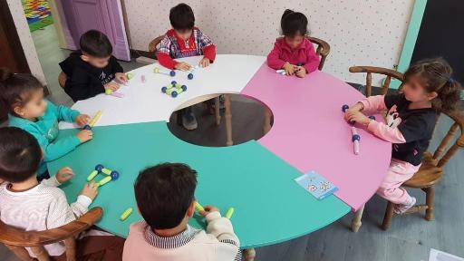 عکس مرکز رشد همه جانبه دو زبانه و بازیگاه علمی نیکیدز