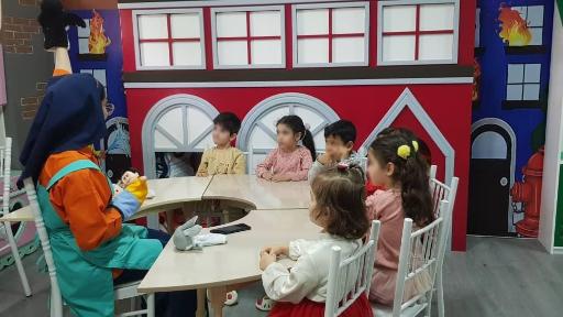 عکس مرکز رشد همه جانبه دو زبانه و بازیگاه علمی نیکیدز