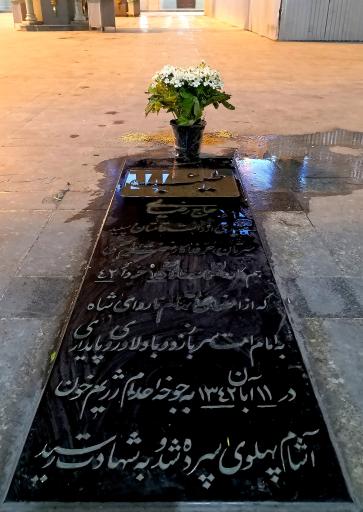 عکس مزار شهید طیب حاج رضایی