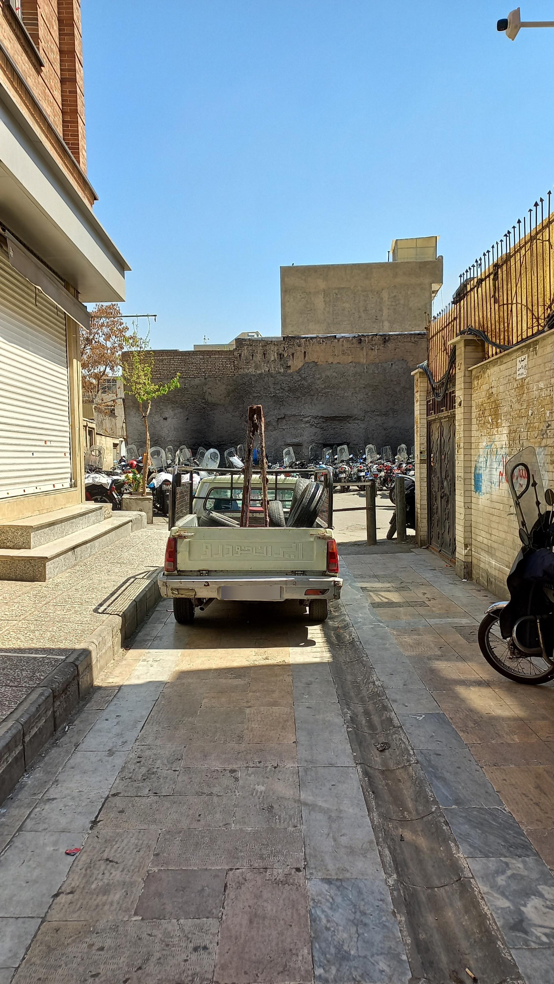 عکس پارکینگ موتور سیکلت