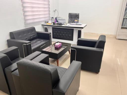 عکس دفتر وكالت عبدالرئوف محمودي