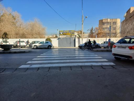 هنرستان فنی و حرفه ای و آموزشگاه زبان های خارجی حکمت