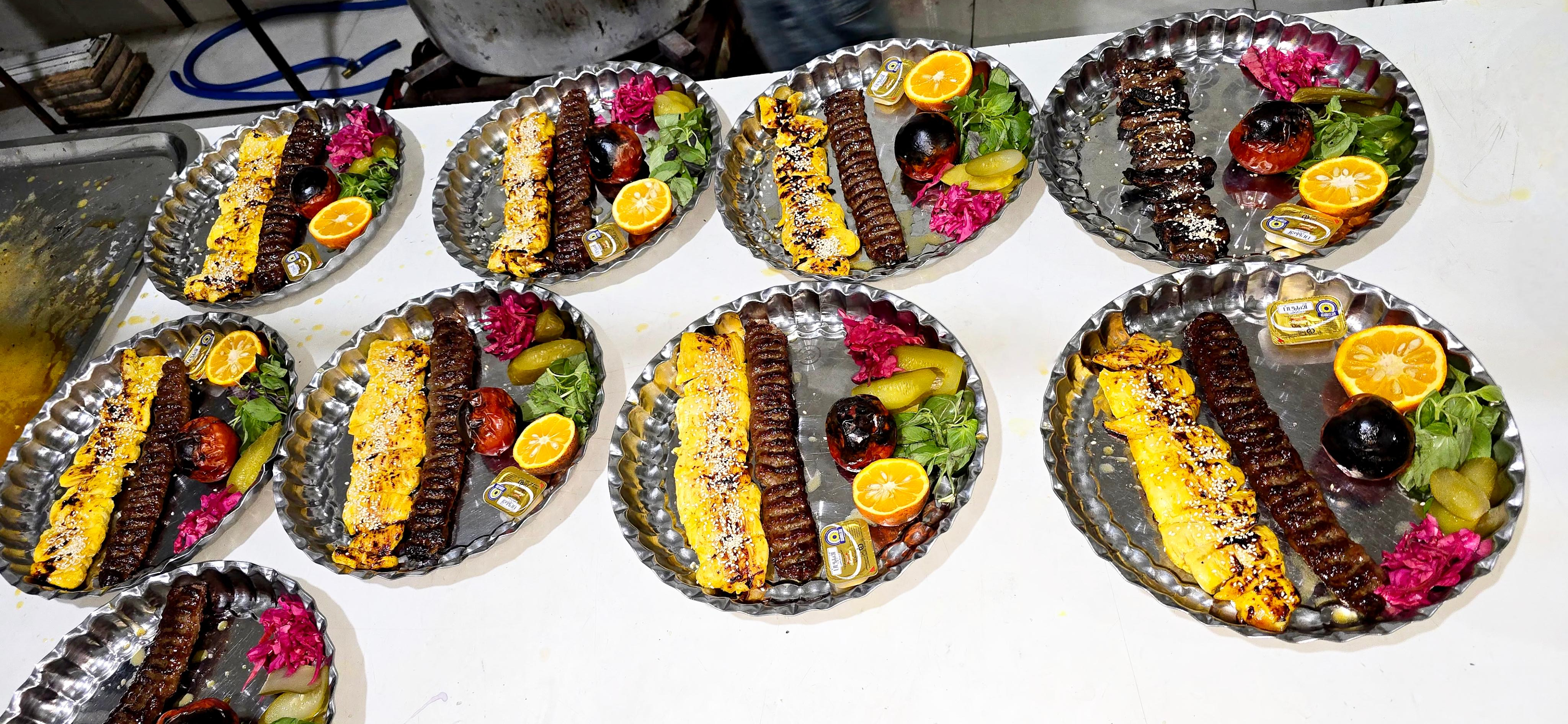 عکس رستوران گلابگیری سنتی میلاد