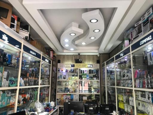 عکس فروشگاه لوازم جانبی کامپیوتر