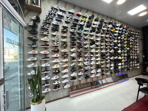 عکس تولید و پخش کتونی پائیزان