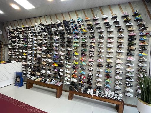 عکس تولید و پخش کتونی پائیزان